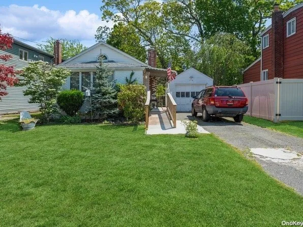 170 Beachview Street, Copiague, NY 11726