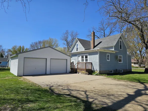 304 Marvin Ave, Volga, SD 57071