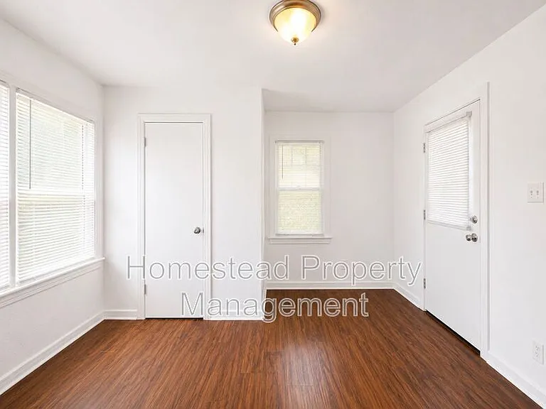 1709 N Page Ave — Photo 15