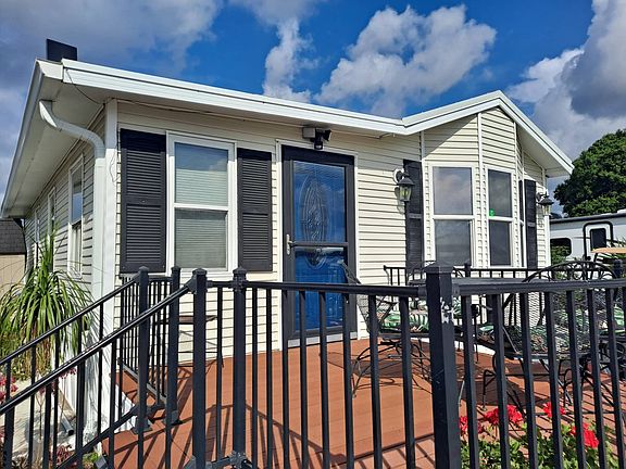 4th image of 5905 NE Cubitis Ave #62