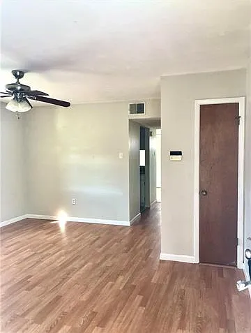 2 bed, 1.5 bath, 900 sqft, $1,350 — Photo 2