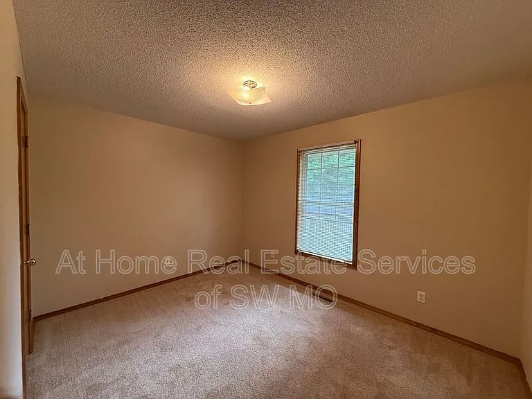 3324A S Leawood Ave — Photo 6