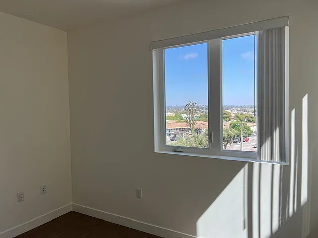 3 bed, 1076 sqft, $2,621 — Photo 2