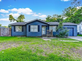 127 Frontier Ln, Jones Creek, TX 77541