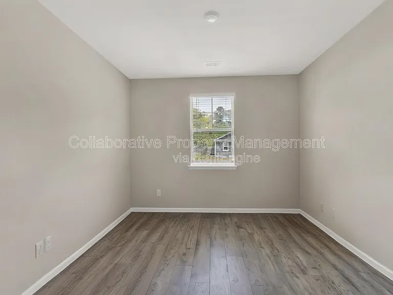 376 Brennan Dr — Photo 3