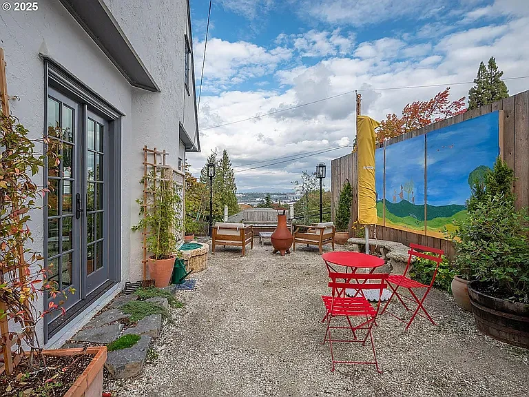 5 bed, 4321 sqft, $7,200 — Photo 2