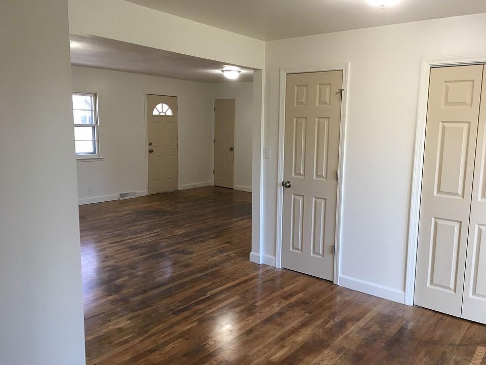 2nd image of 930 E 21st Ter