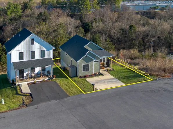 71 Triple Crown Dr, Lexington, VA 24450