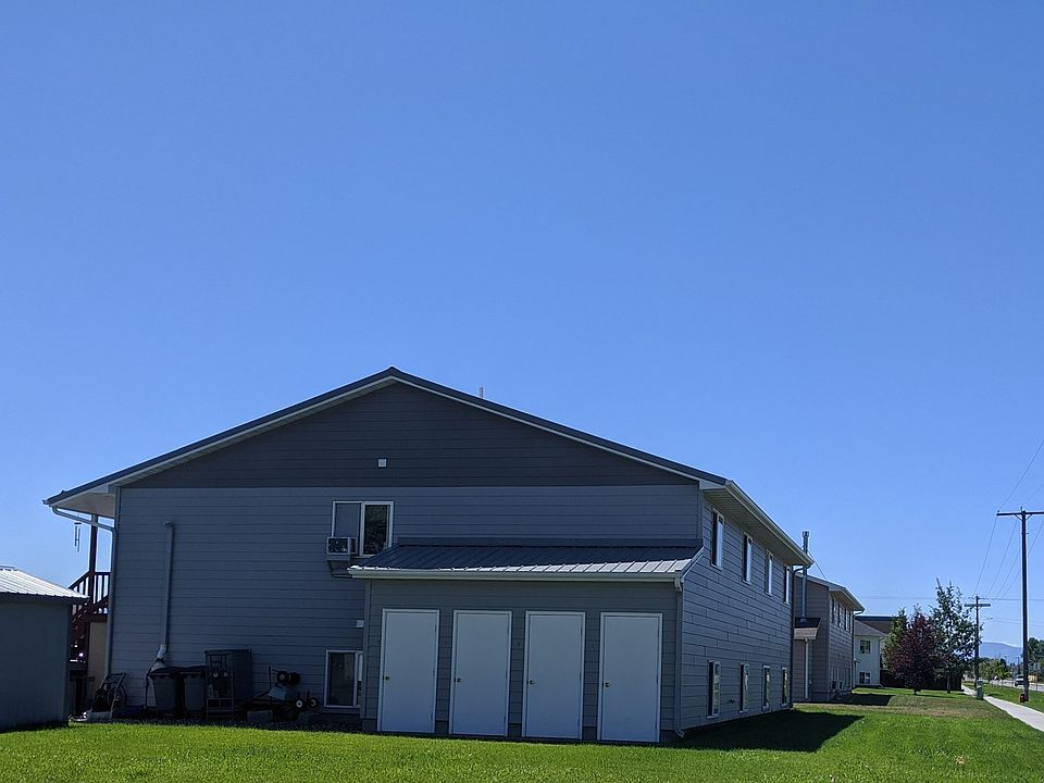 2nd image of 501 1/2 S Circle Dr