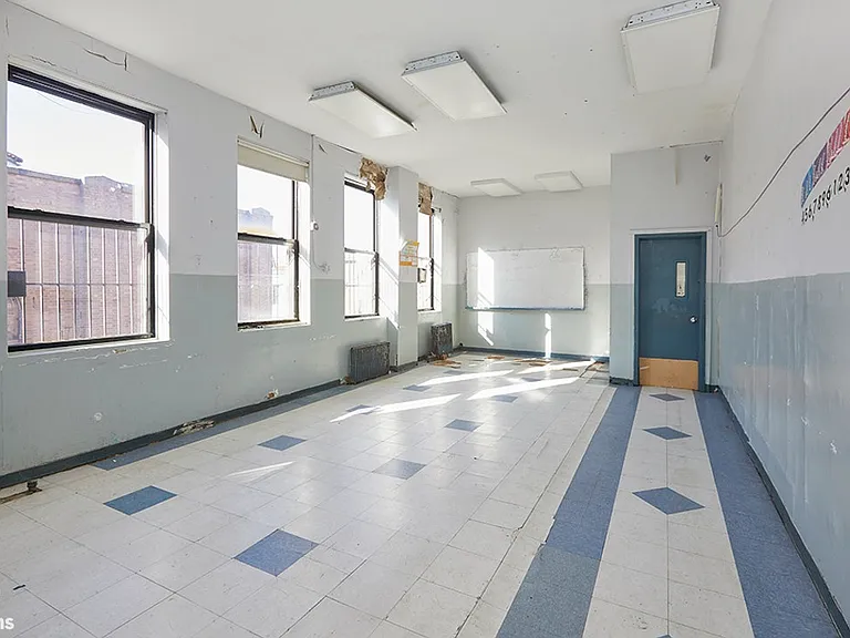 2025 67th St #SCHOOL — Photo 18
