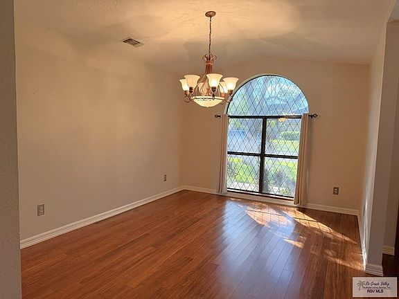 5th image of 2917 Lazy Lake Dr