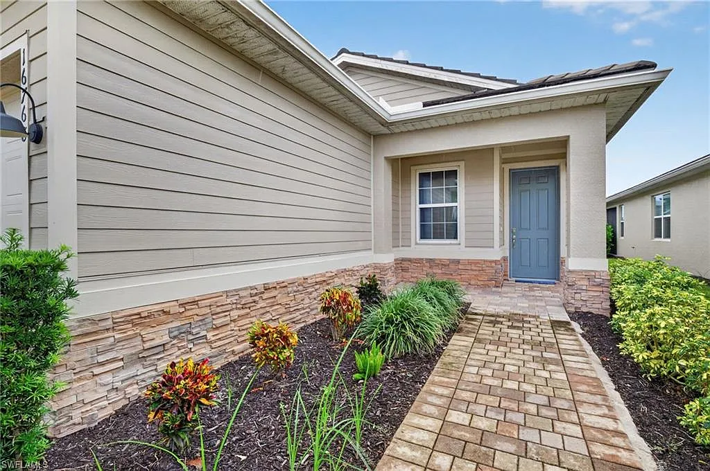 2 bed, 2.0 bath, 1544 sqft, $5,000 — Photo 2