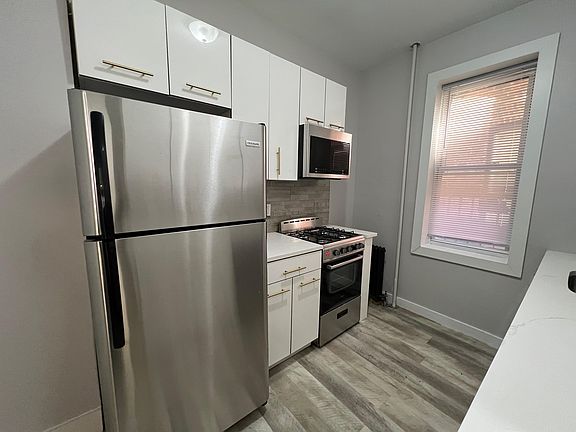 3rd image of 121 Roosevelt Ave #4