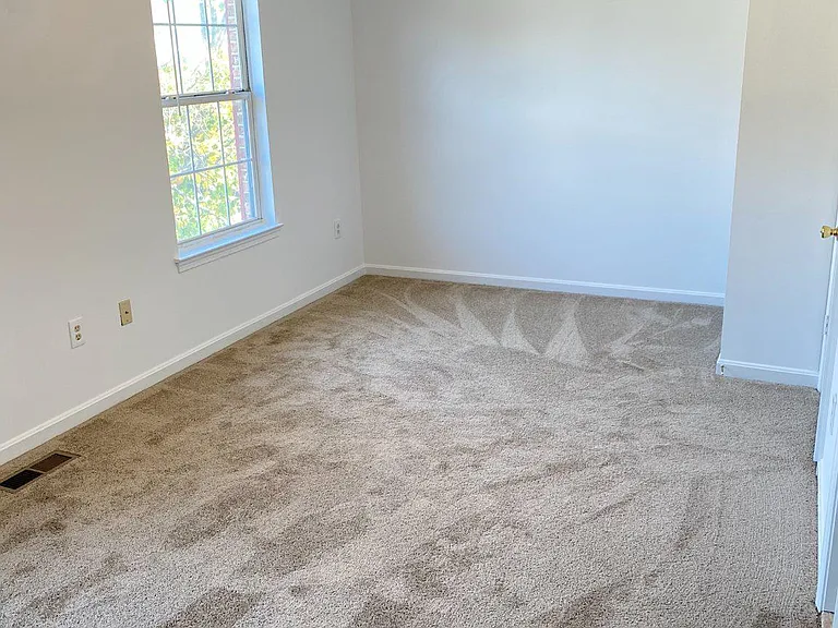 517 Kingdom Ct — Photo 12