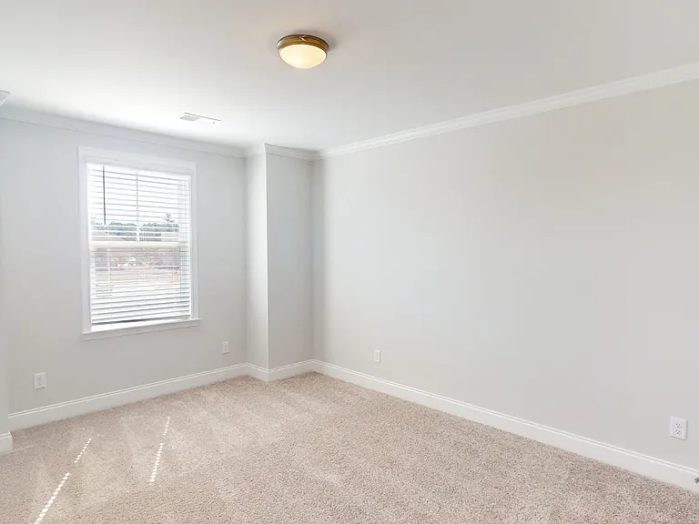146 Champlain Dr — Photo 13