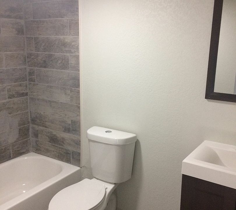 1st image of 318 E Saint Anne Pl #D0423f15e