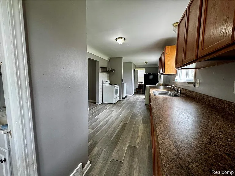 8045 Cadillac Ave — Photo 12