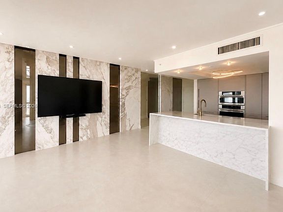 3rd image of 16699 Collins Ave #A2907