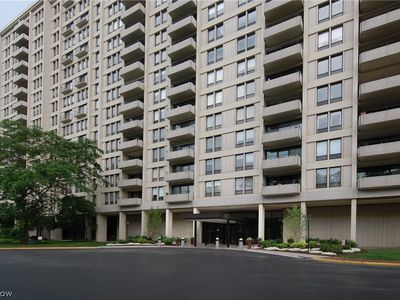 1 Bratenahl Pl APT 1208, Bratenahl, OH, 44108