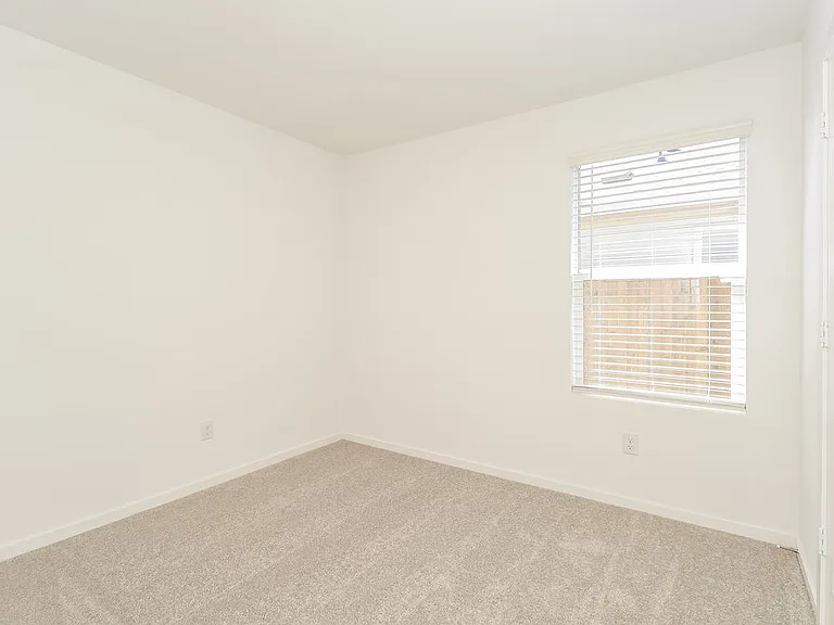 1239 Maple St — Photo 13