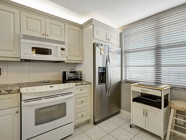 840 Ocean Dr #806 — Photo 15