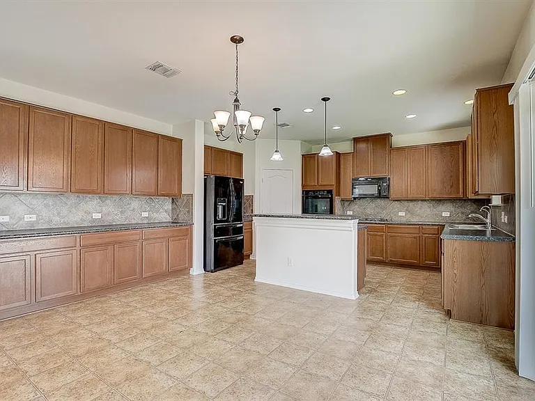 5912 Sardinia Dr — Photo 10