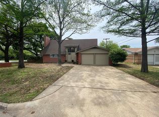 1601 Toplea Dr, Euless, TX 76040