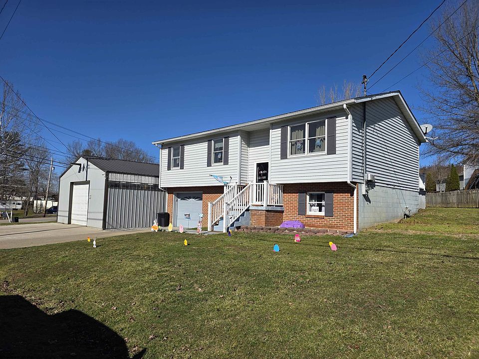 1st image of 17 Hampton Dr