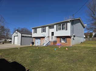 17 Hampton Dr, Lost Creek, WV 26385
