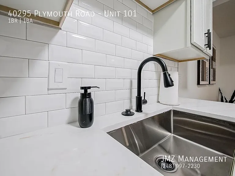 40295 Plymouth Rd #101 — Photo 17