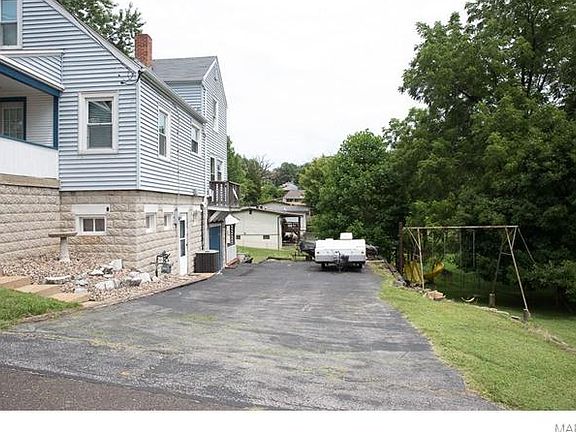 3rd image of 9776 Lilac Dr