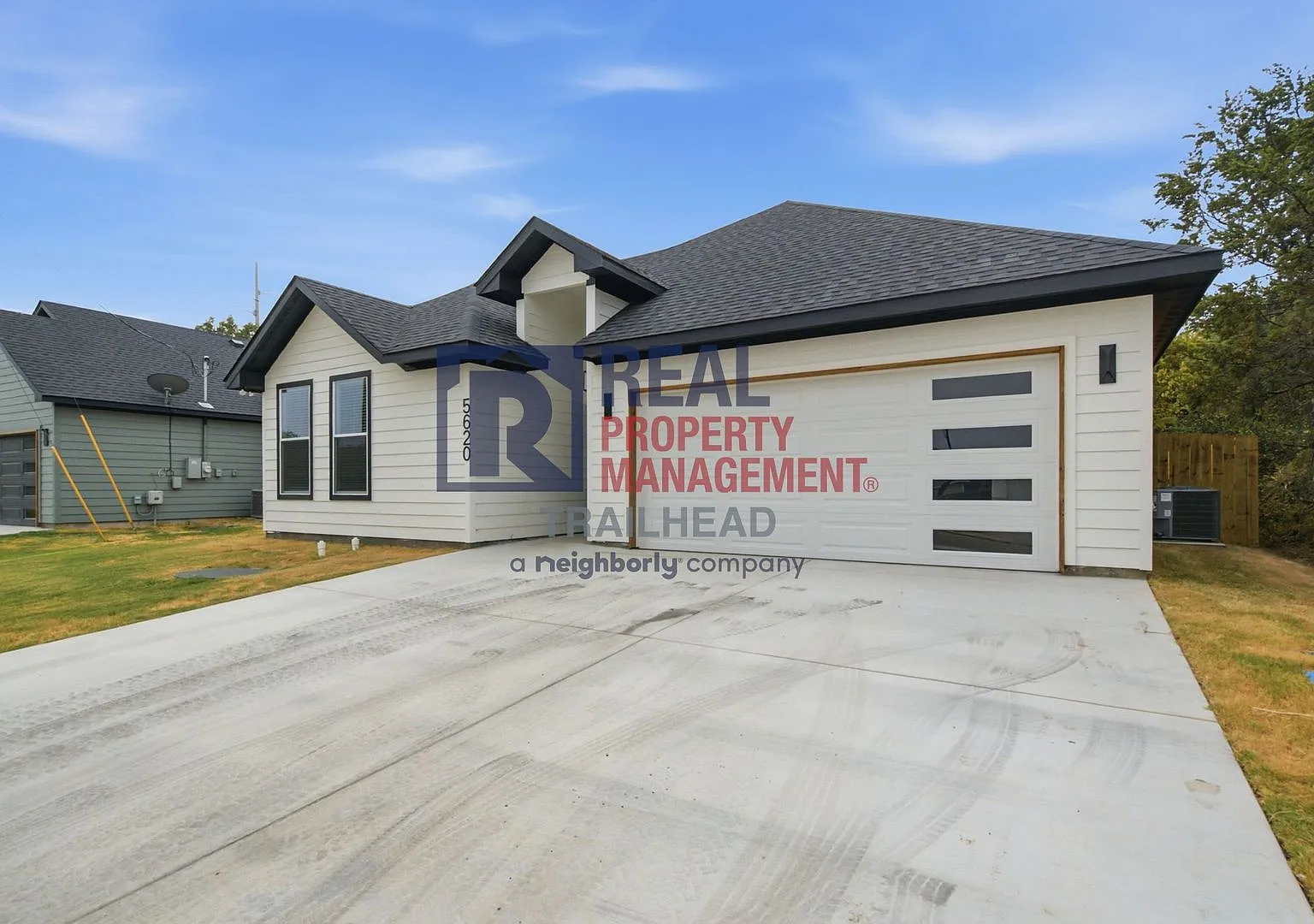 Modern 3-Bedroom Home with Community Amenities in Canyon Creek — Photo 2