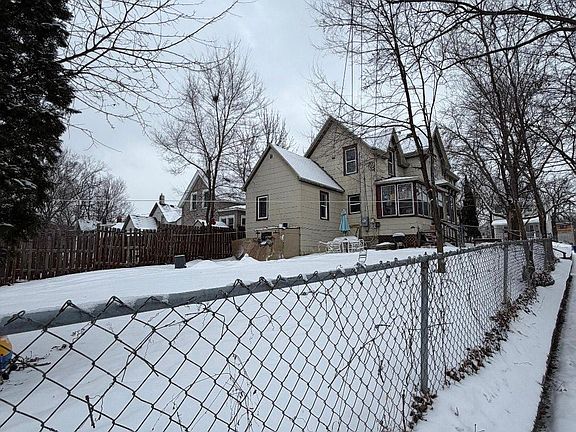 3rd image of 1119 Reaney Ave