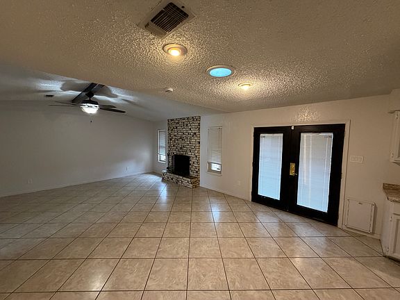4th image of 2706 Park Dr
