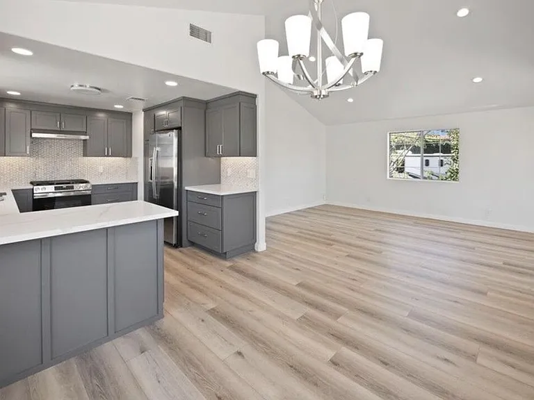 424 Parkman Ave — Photo 1