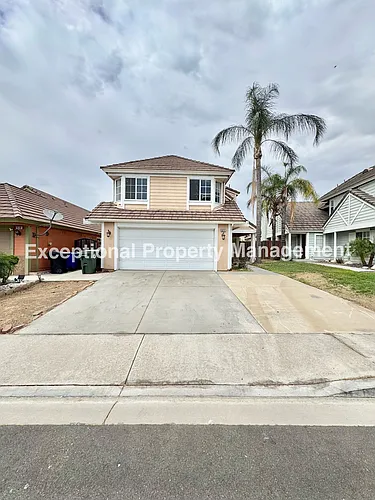 16202 Trailwinds Dr Photo 1