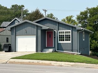 2232 S 42nd St, Omaha, NE 68105