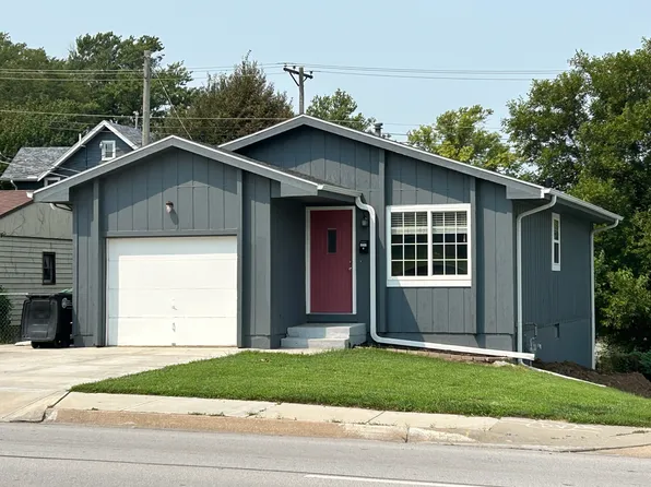 2232 S 42nd St, Omaha, NE 68105