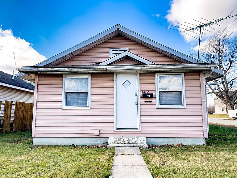 2401 S Mulberry St — Photo 4