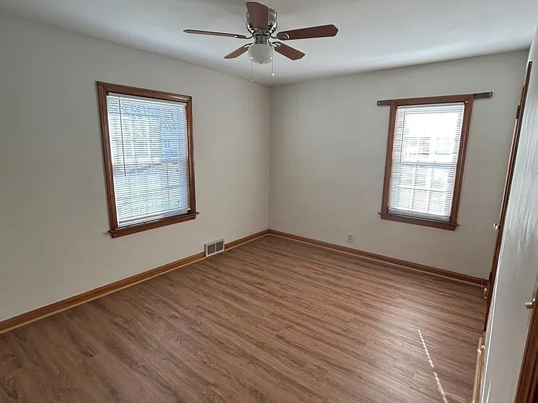 122 Steele Ave — Photo 6