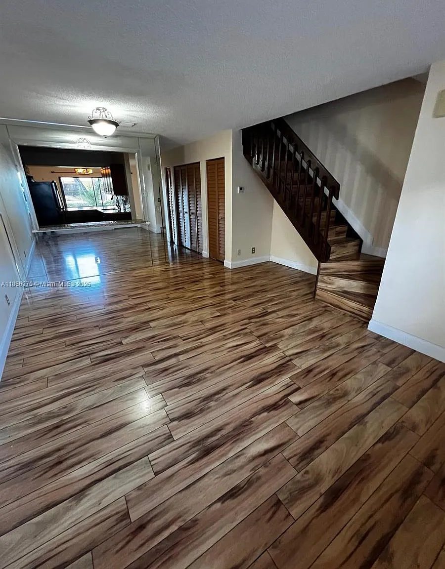 2 bed, 2.5 bath, 1400 sqft, $2,700 — Photo 3