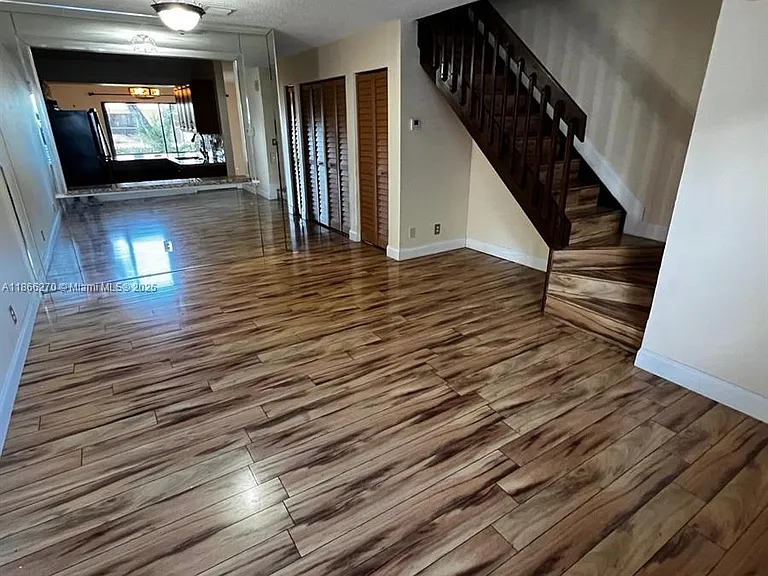 9829 Riverside Dr — Photo 3