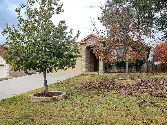 3rd image of 813 Siena Ct
