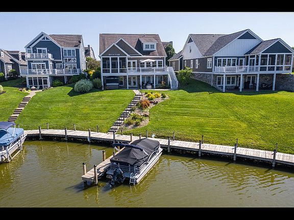 3rd image of 14850 Shoreline Dr W