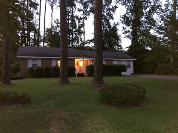 205 Pinewood Rd, Greenville, NC 27858