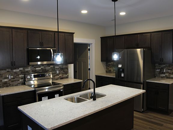 4th image of 533 E Dogwood Ct