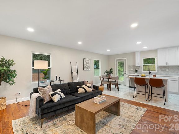 2nd image of 3900 Colebrook Rd