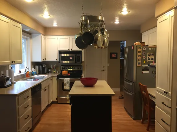 458 Sugarpine Ct SE, Salem, OR 97306