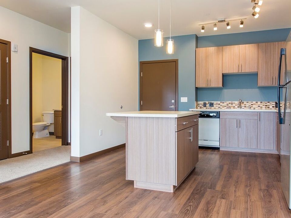 1st image of 736 8th Ave NE Unit 104