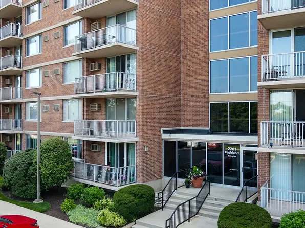 2201 S Highland Ave APT 5L, Lombard, IL 60148